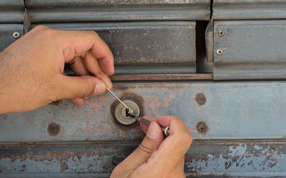 ouverture de porte claquée serrurier Châteaufort