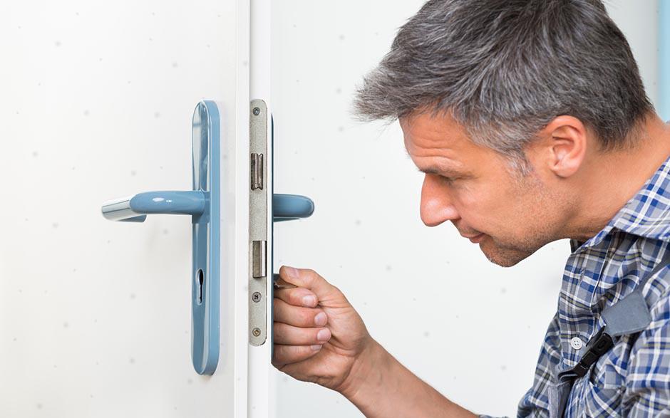 serrurier pour ouverture de porte coincée Suresnes